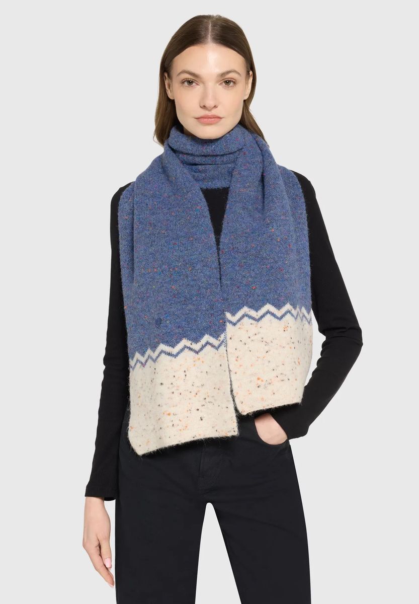 Strickschal mit Zickzack-Muster