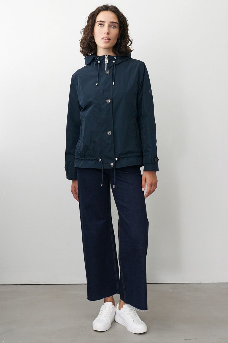 Leichte Windjacke mit Kapuze