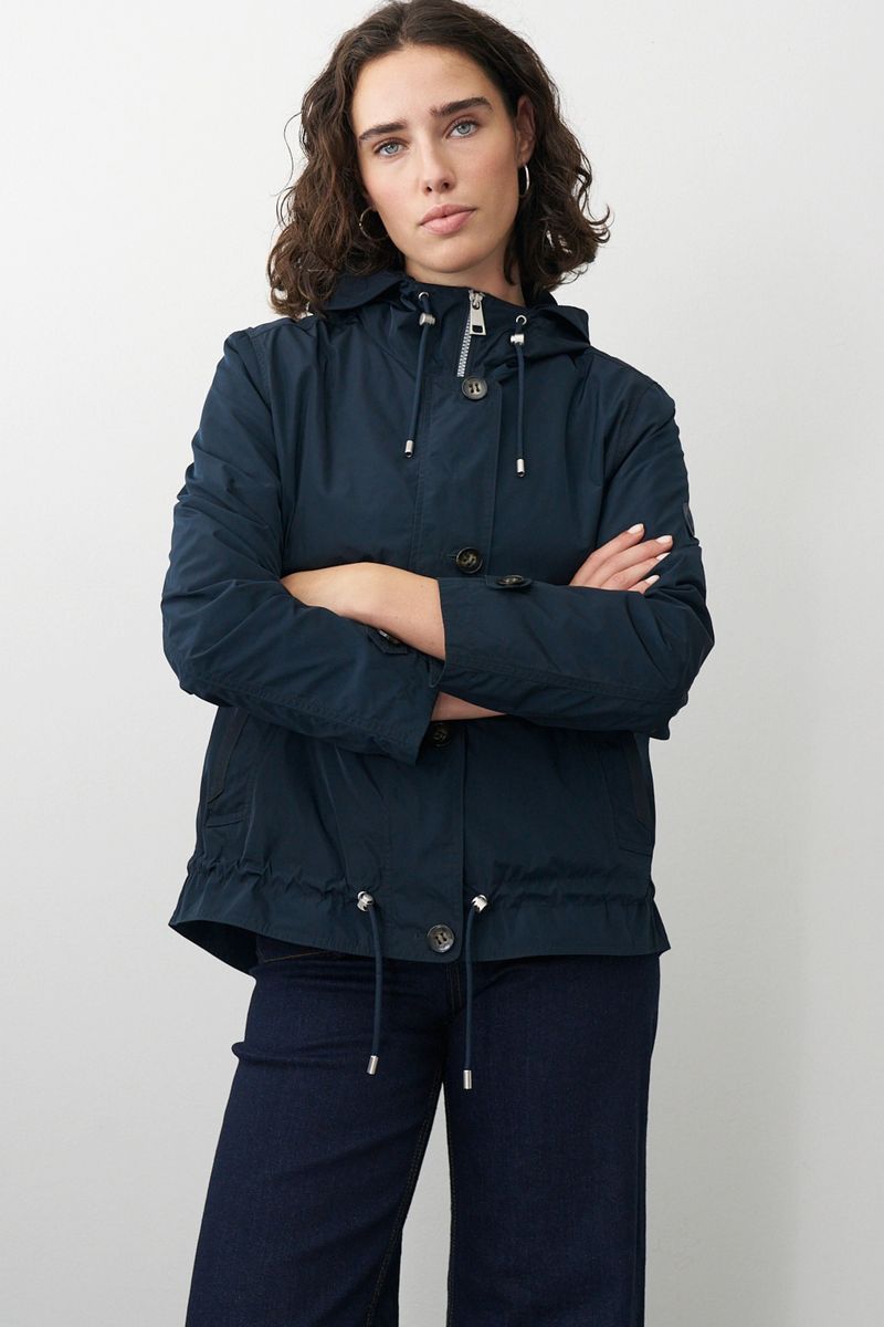 Leichte Windjacke mit Kapuze