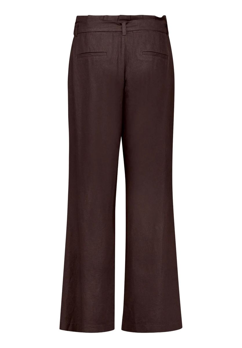Weite Bundfaltenhose mit Gürtel