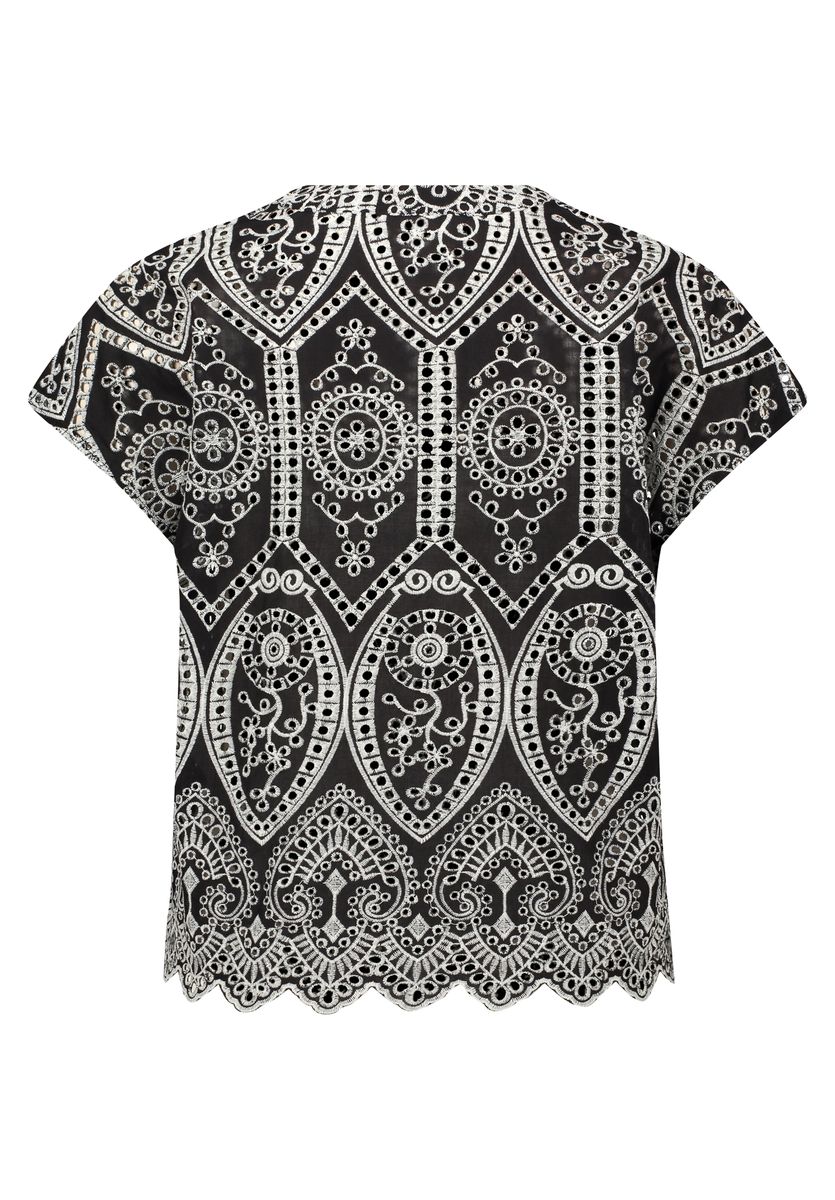 Bestickte Bluse im Ethno-Stil