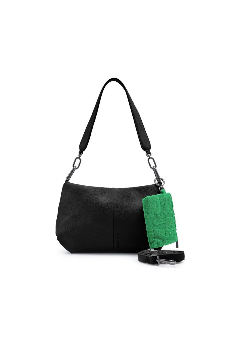 Leder-Schultertasche mit kleinem Anhänger