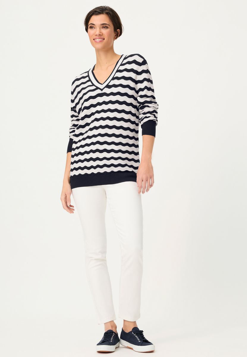 V-Ausschnitt-Pullover mit Wellenmuster