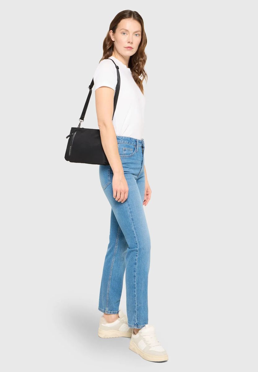 Minimalistische Nylon-Umhängetasche
