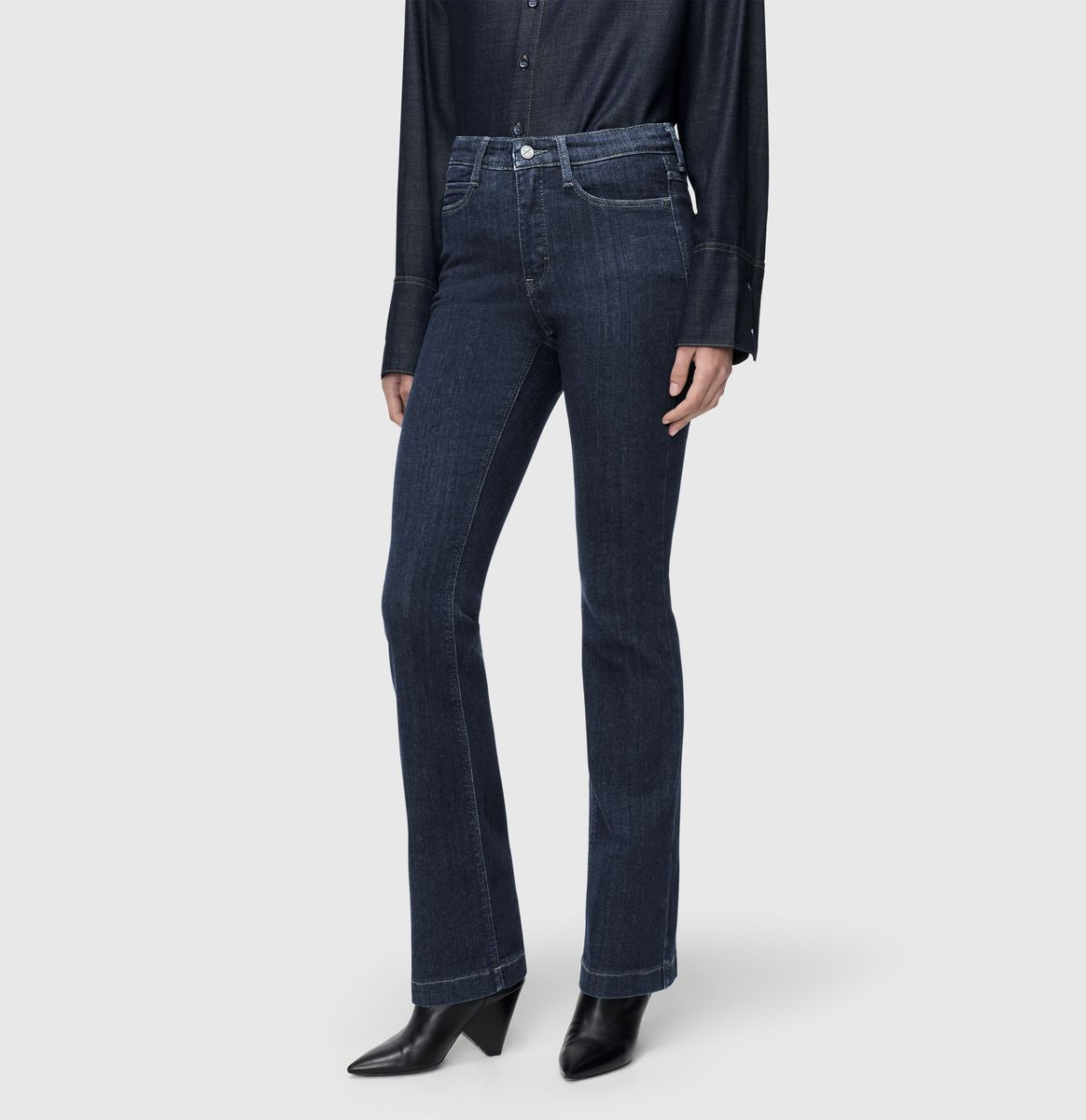Formende Bootcut-Jeans mit Stretch