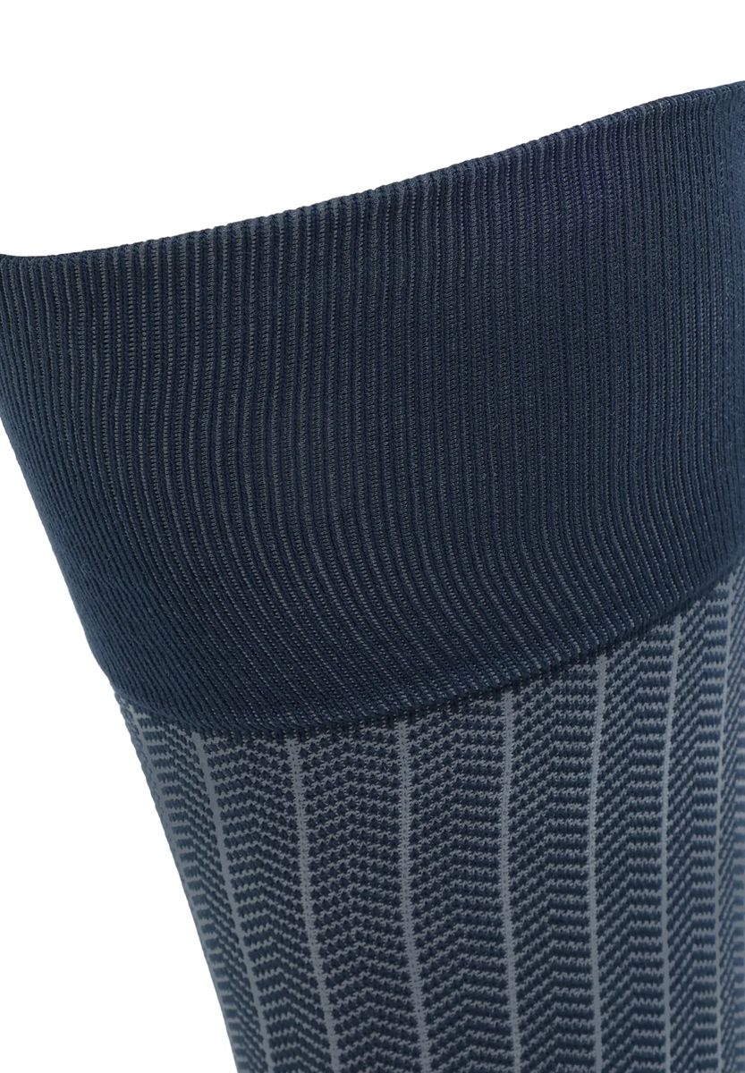 Elegante Kniestrümpfe mit Fischgrätmuster