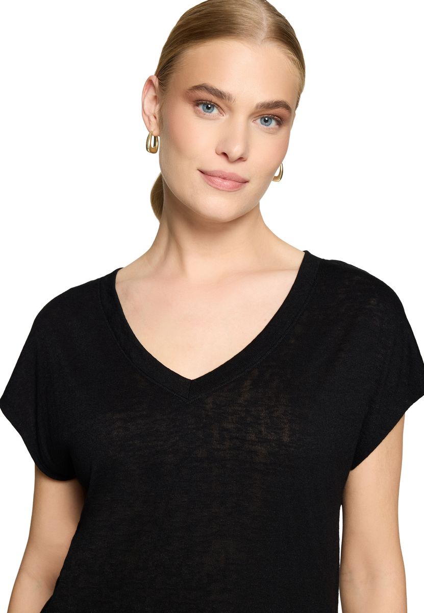 Minimalistisches T-Shirt mit V-Ausschnitt