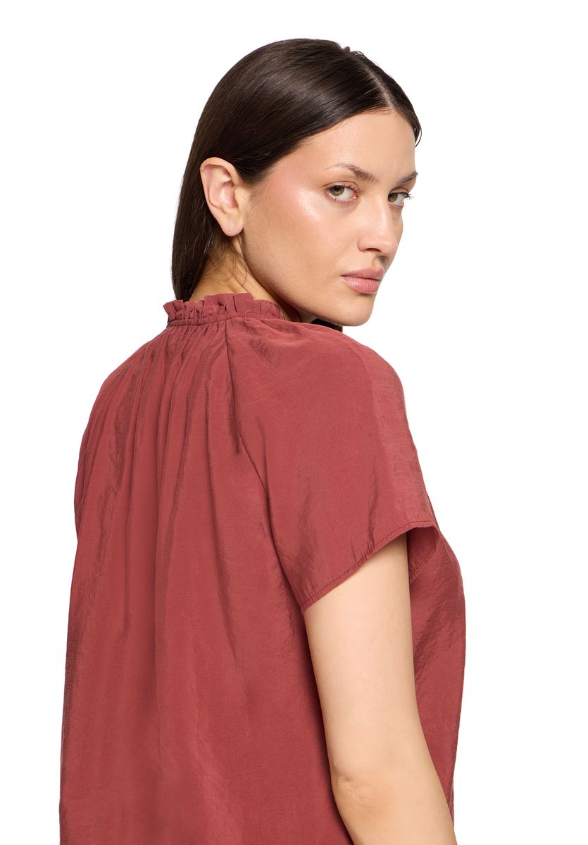 Kurzärmelige Shirtbluse mit Rüschenkragen