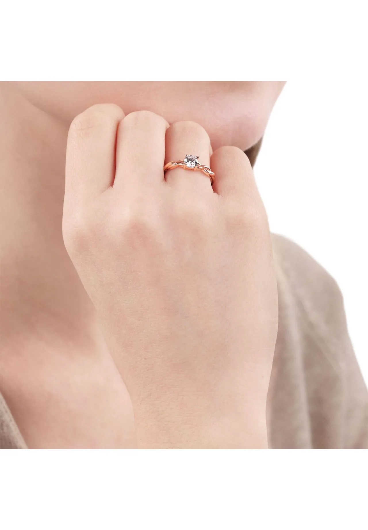 Eleganter Solitärring mit gedrehter Schiene