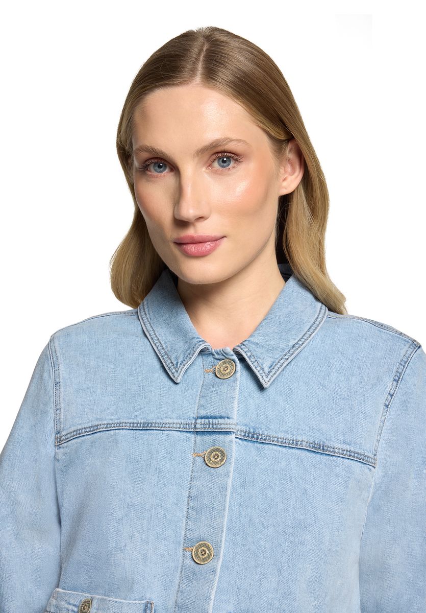 Bestickte Jeansjacke mit Taschen