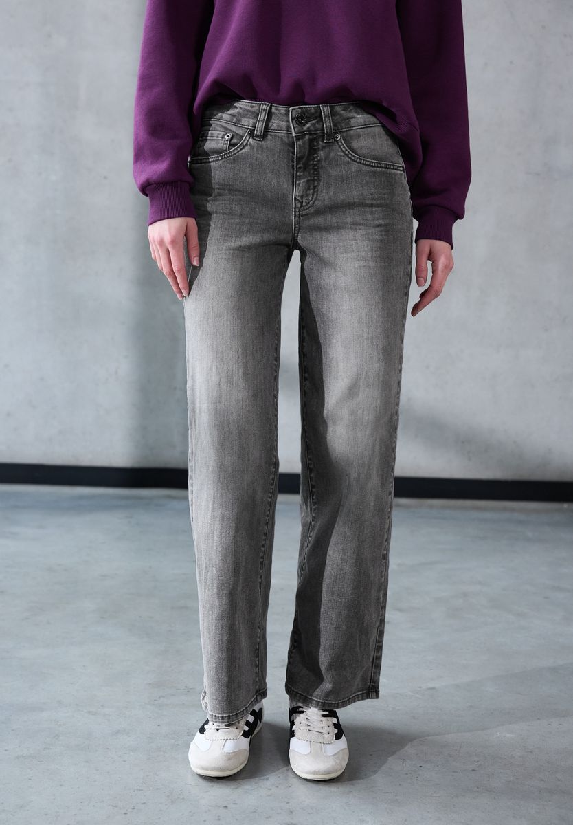 Loose Fit Wide Leg Jeans