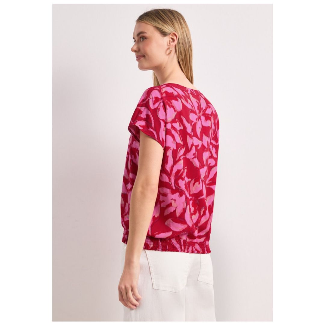 Leuchtende Blumenbluse mit Split-Neck