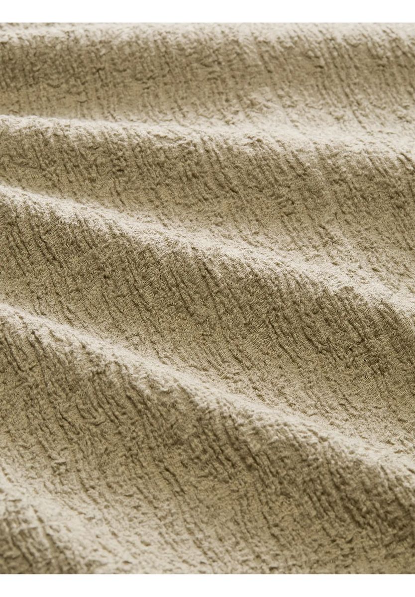 Strukturiertes T-Shirt mit V-Ausschnitt