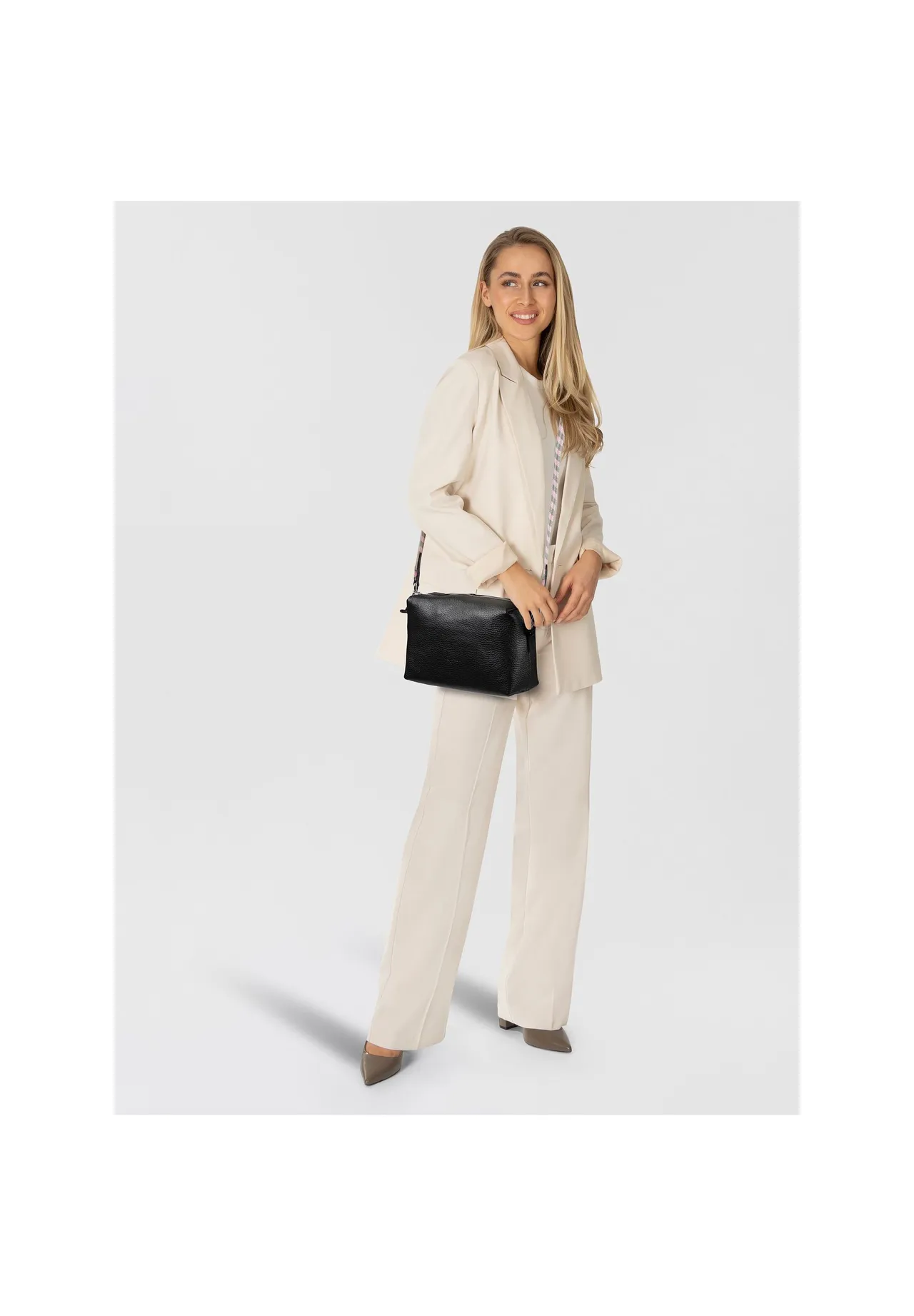 Genarbte Crossbody-Tasche mit Doppelgurt