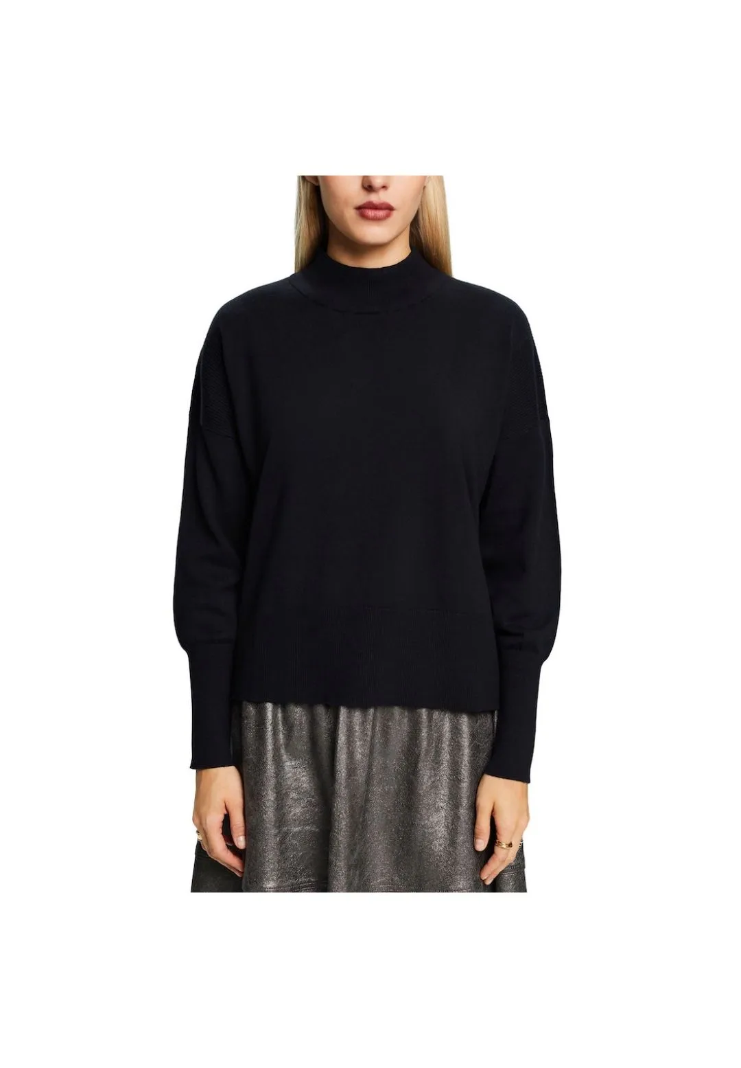 Minimalistischer Pullover mit Stehkragen