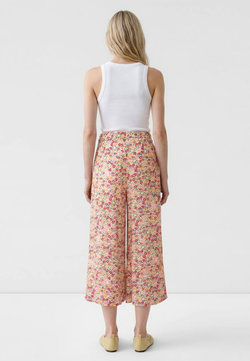 Weite Culotte mit Blumenmuster und Gürtel