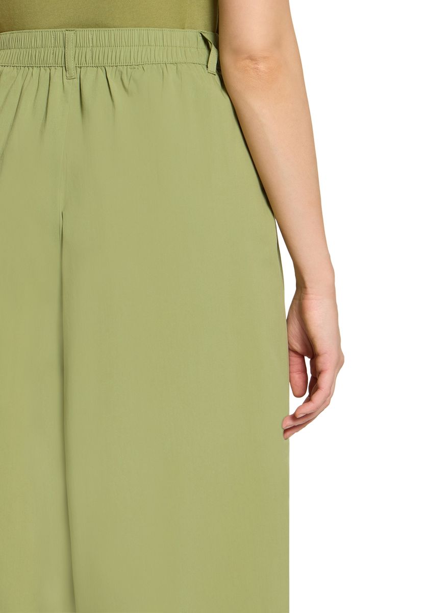 Weite Stoffhose mit Bundfalten