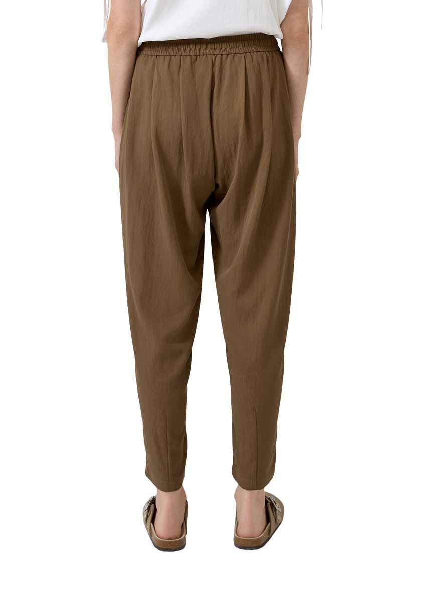 Hochtaillierte Barrel-Leg-Hose mit Bundfalten