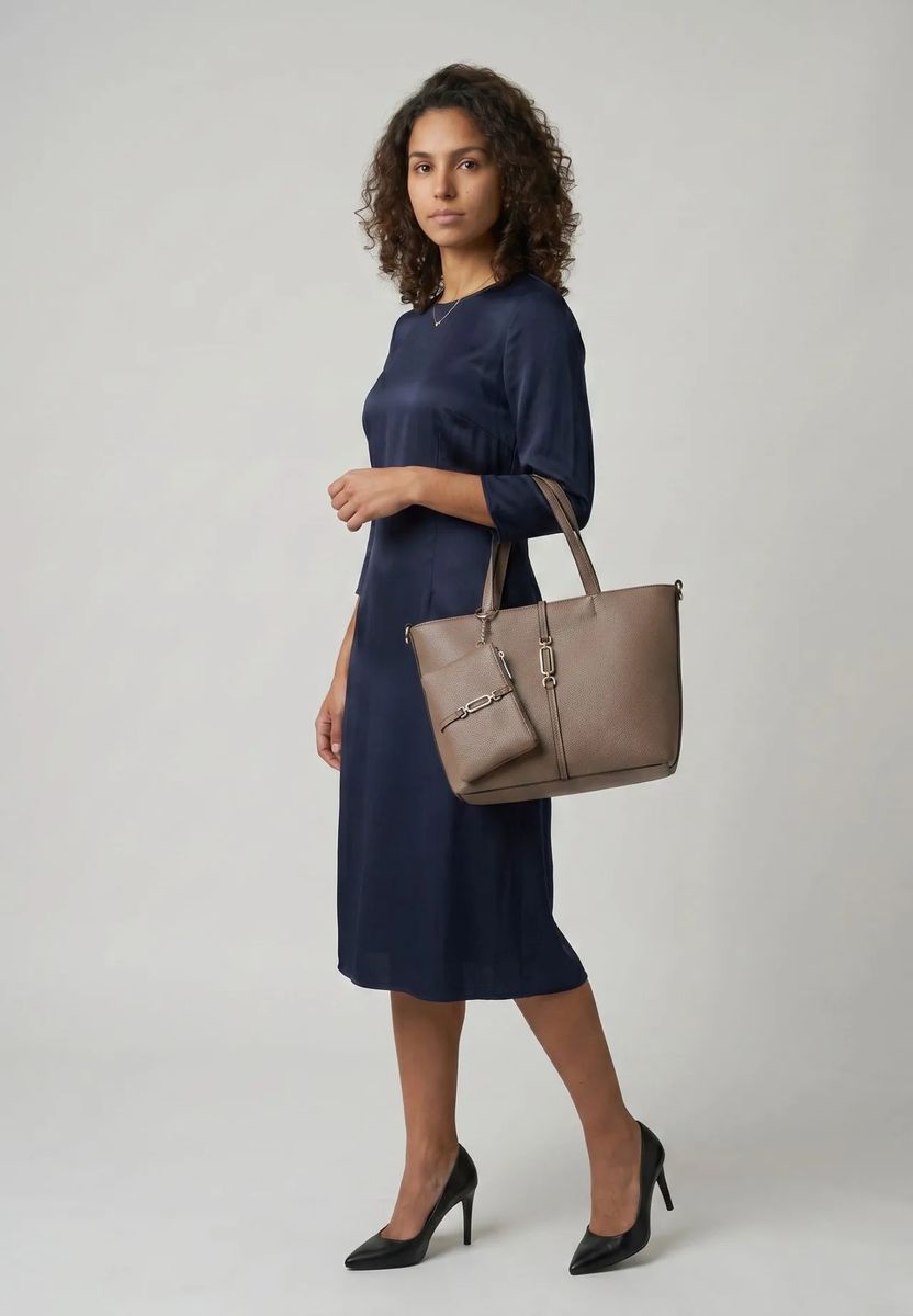 Strukturierter Shopper mit kleiner Zusatztasche