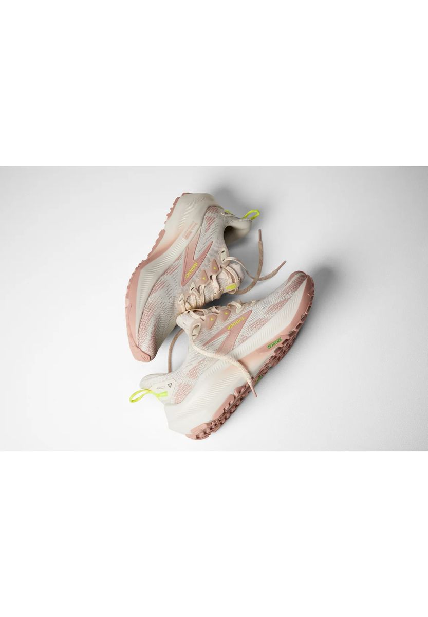 Gedämpfte Mesh Trailrunning Sneaker