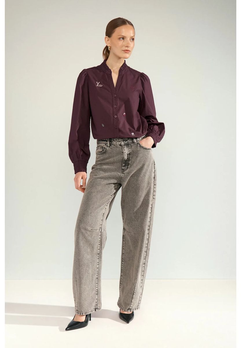 Bestickte Bluse mit Rüschenkragen
