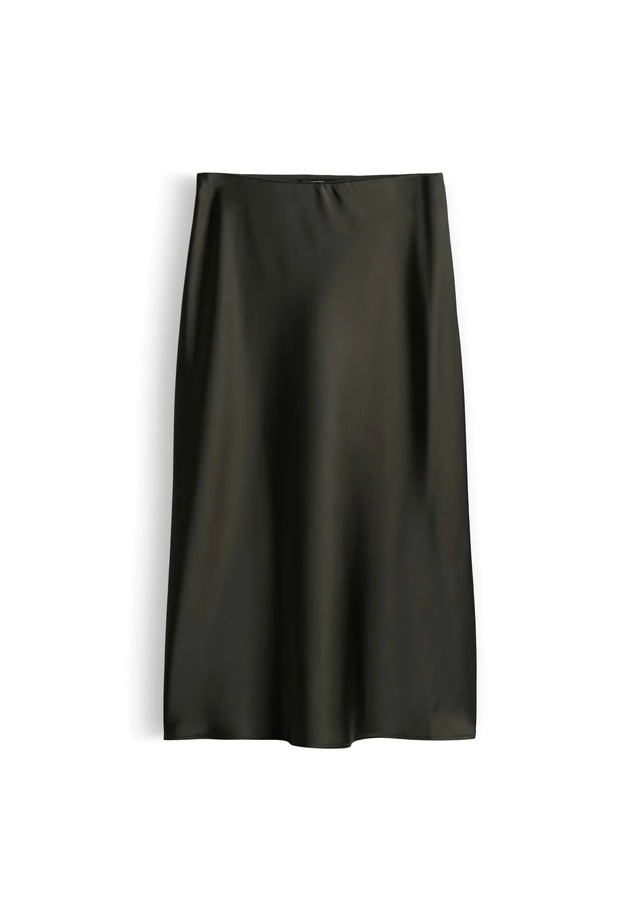 Fließende Satin-Slip-Silhouette