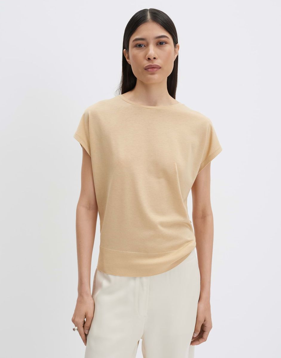 Minimalistisches Strickoberteil mit Cap-Ärmeln
