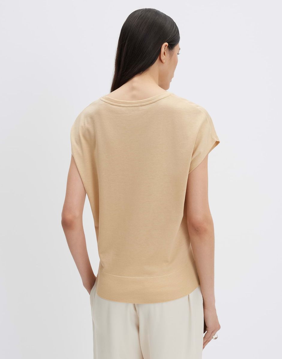 Minimalistisches Strickoberteil mit Cap-Ärmeln