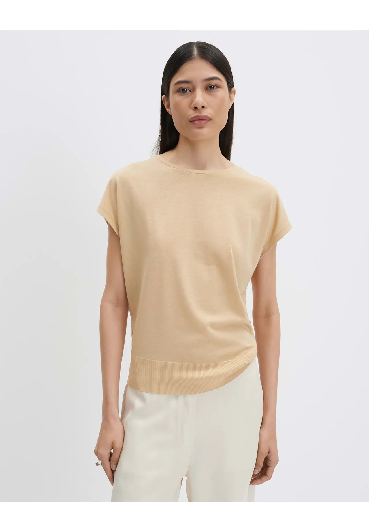 Minimalistisches Strickoberteil mit Cap-Ärmeln