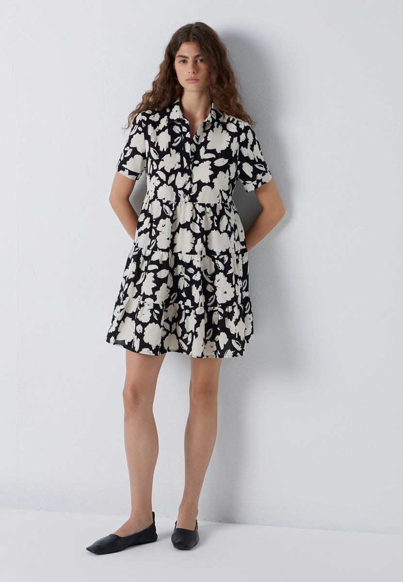 Gestuftes Hemdblusenkleid mit abstraktem Blumenmuster