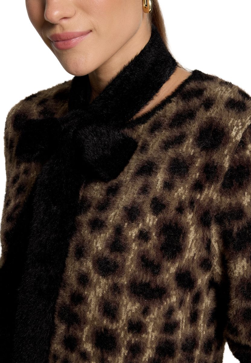 Flauschige Strickjacke mit Leo-Print und Schal