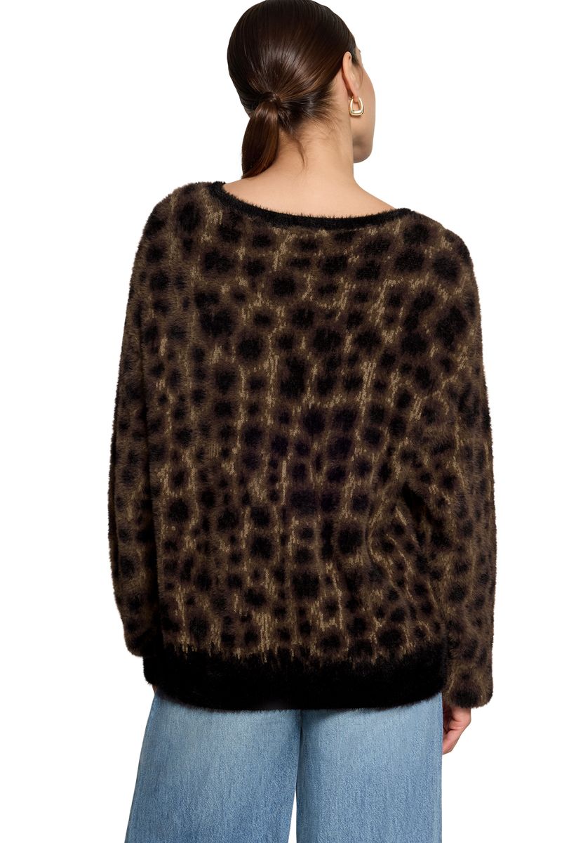 Flauschiger Leopard-Pullover mit U-Boot-Ausschnitt