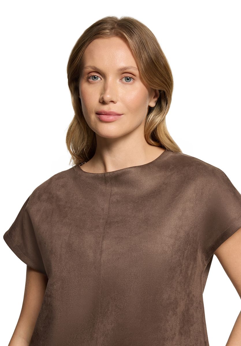 Minimalistisches Kurzarmtop in Wildlederoptik