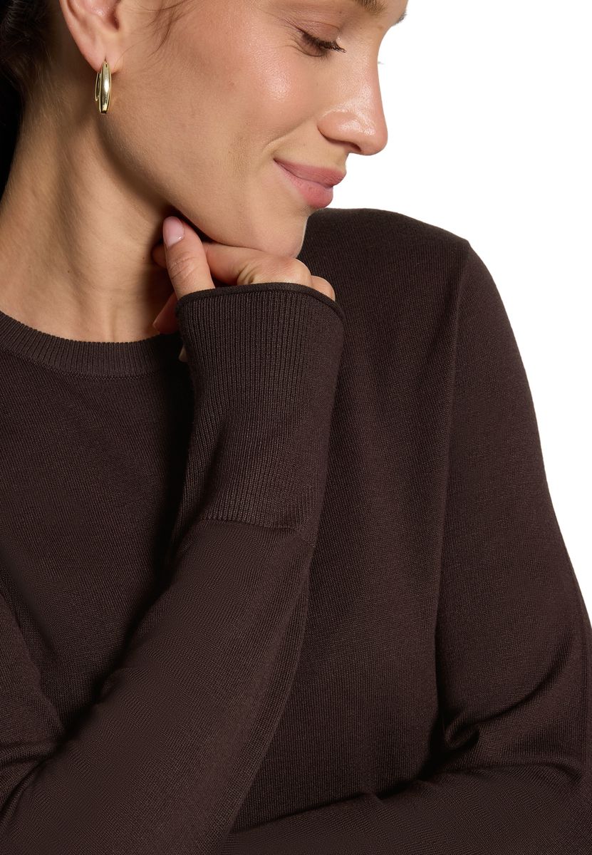 Klassischer Feinstrickpullover mit Rundhalsausschnitt