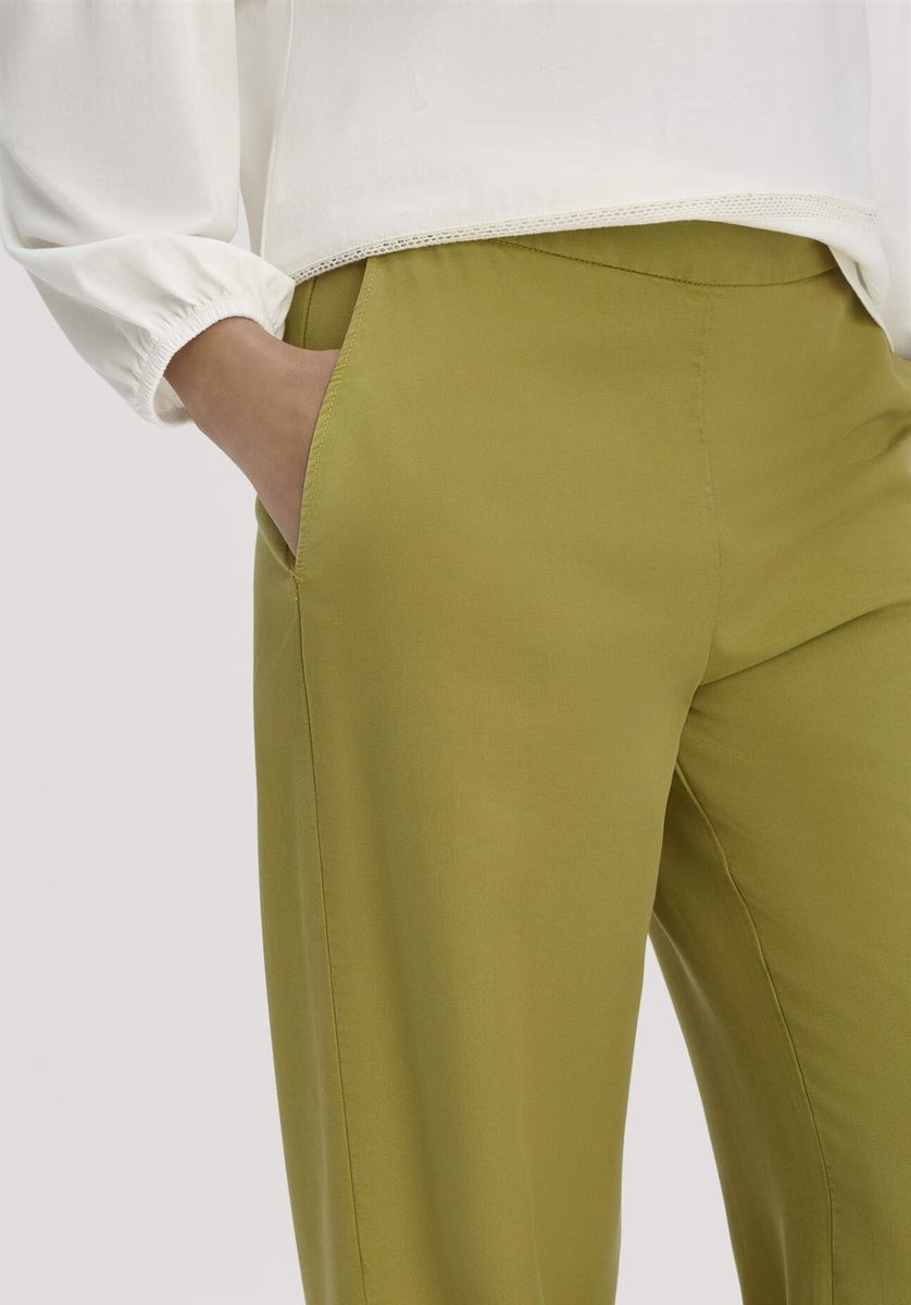Fließende Lyocell-Hose mit weitem Bein