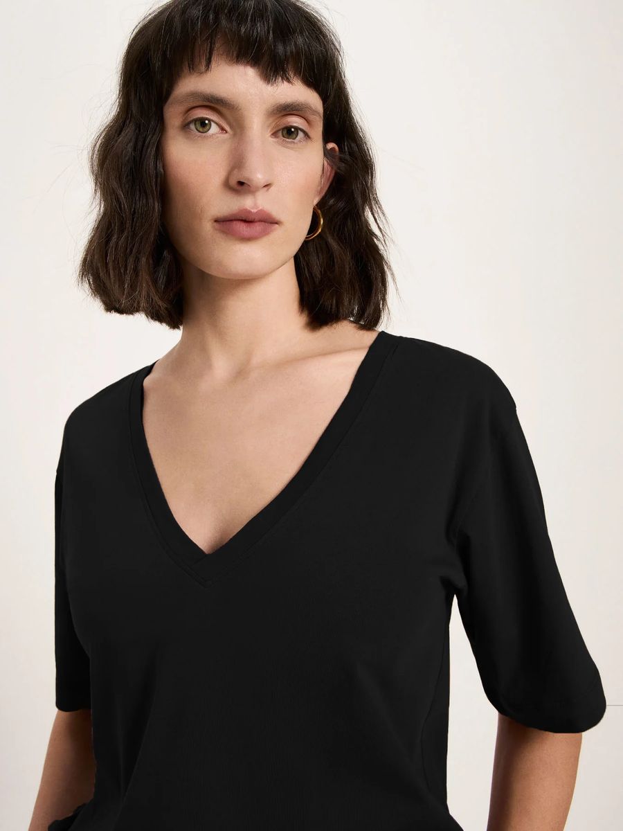 Klassisches V-Ausschnitt Shirt aus Bio-Baumwolle