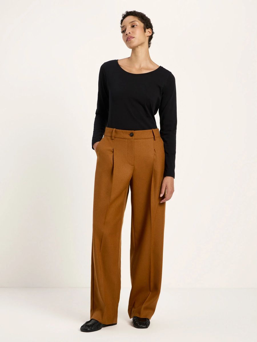 Elegante Bundfaltenhose mit weitem Bein