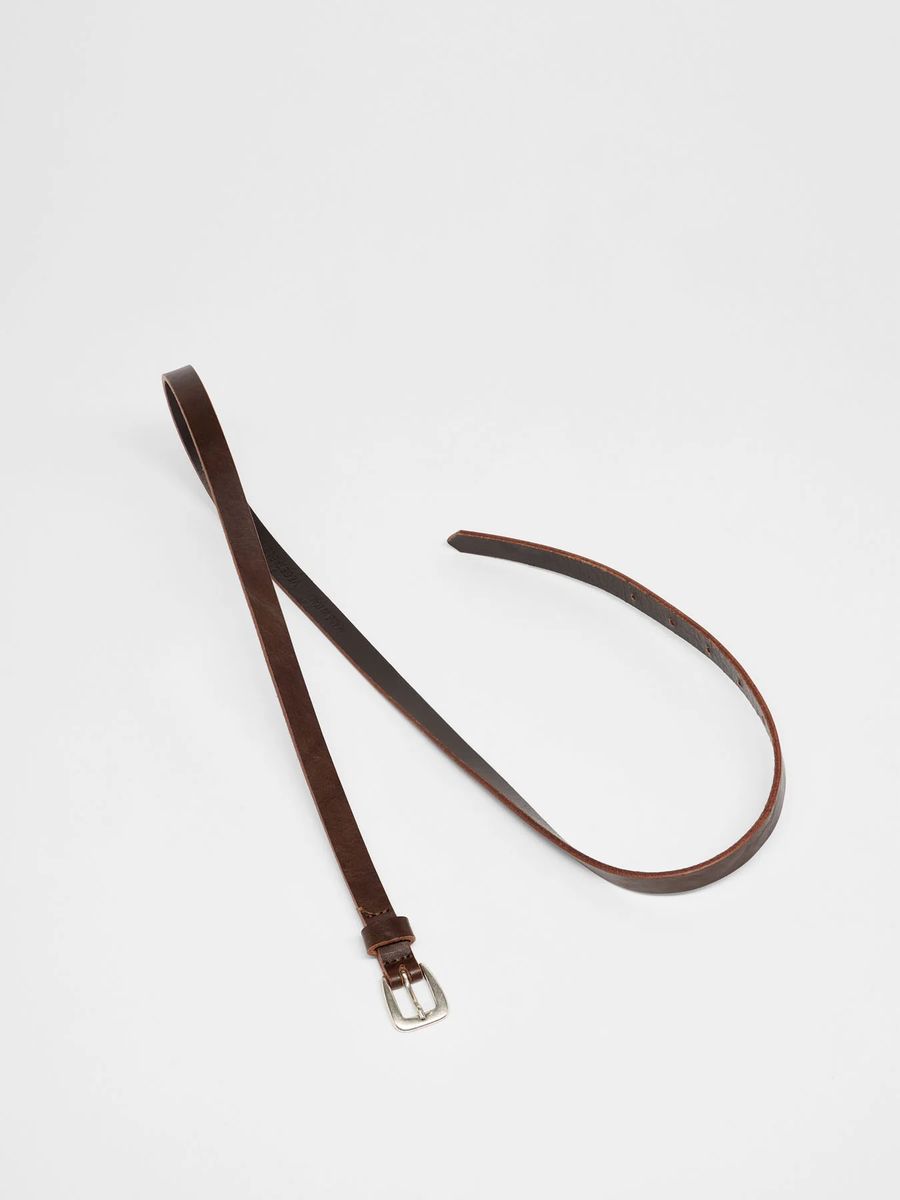 Minimalistischer schmaler Ledergürtel