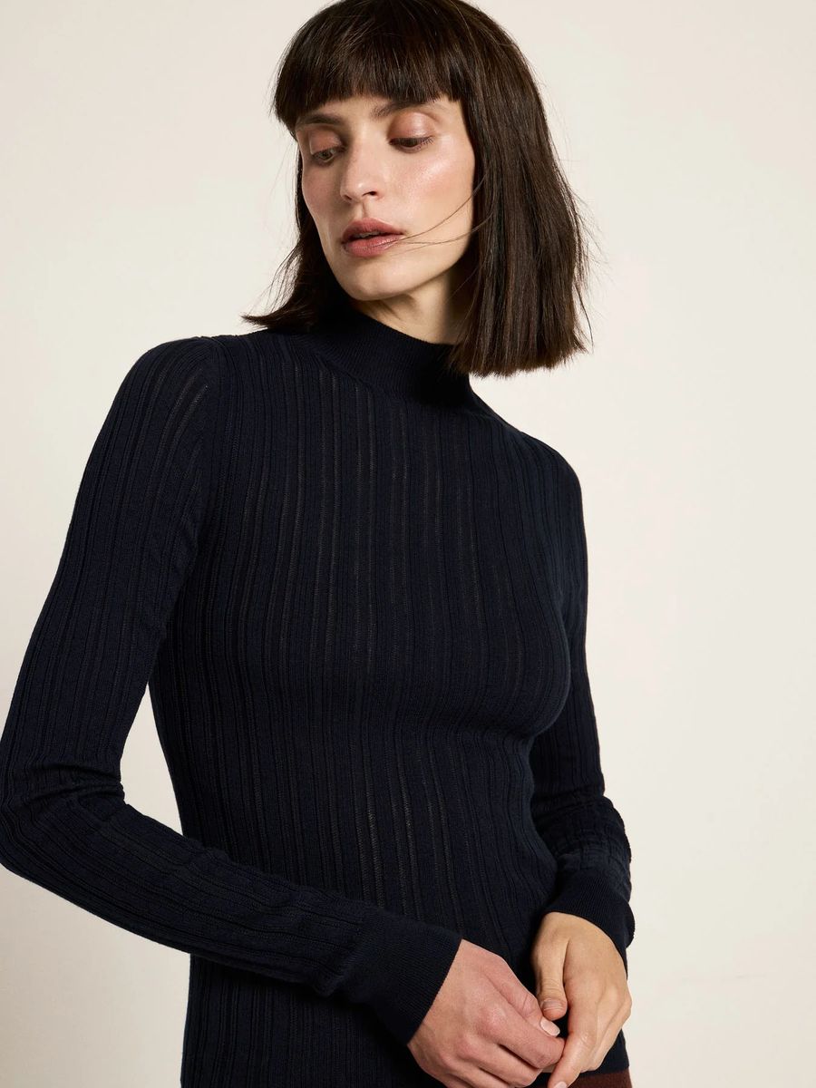 Fein gerippter Rollkragenpullover aus Bio-Baumwolle