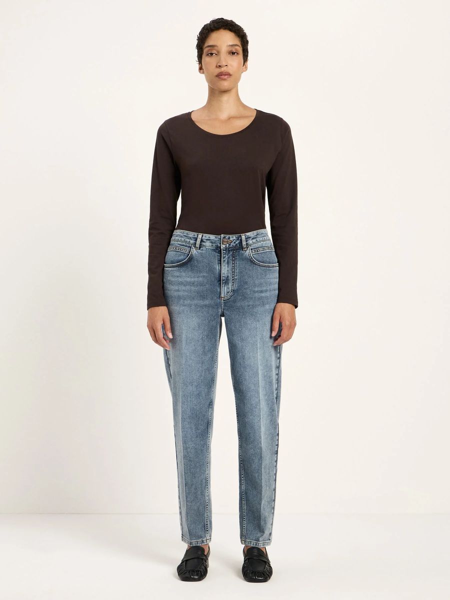 Locker geschnittene Tapered-Jeans