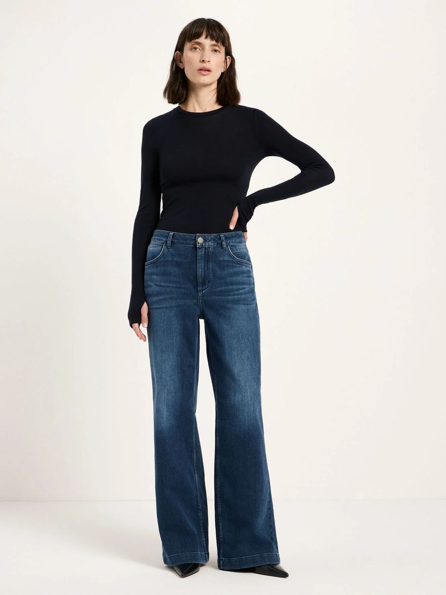 Moderne Jeans mit weitem Bein