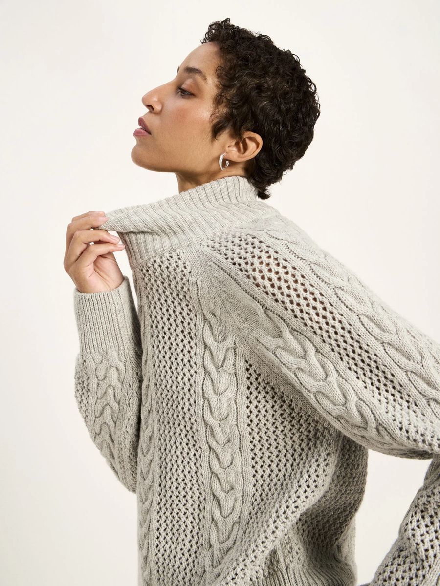 Gemütlicher Grobstrick-Pullover mit Zopfmuster