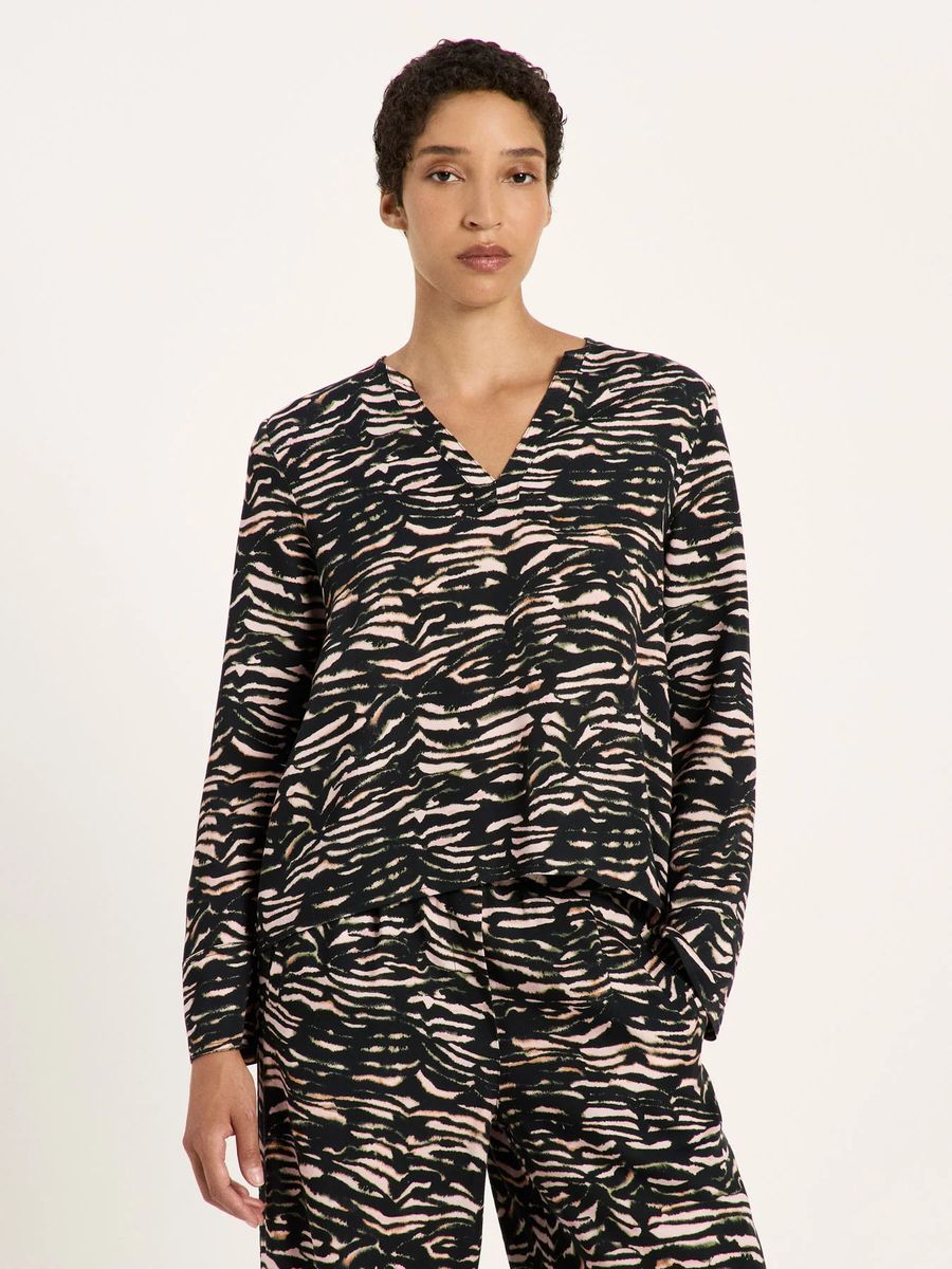 Fließende Animal-Print Bluse mit V-Ausschnitt