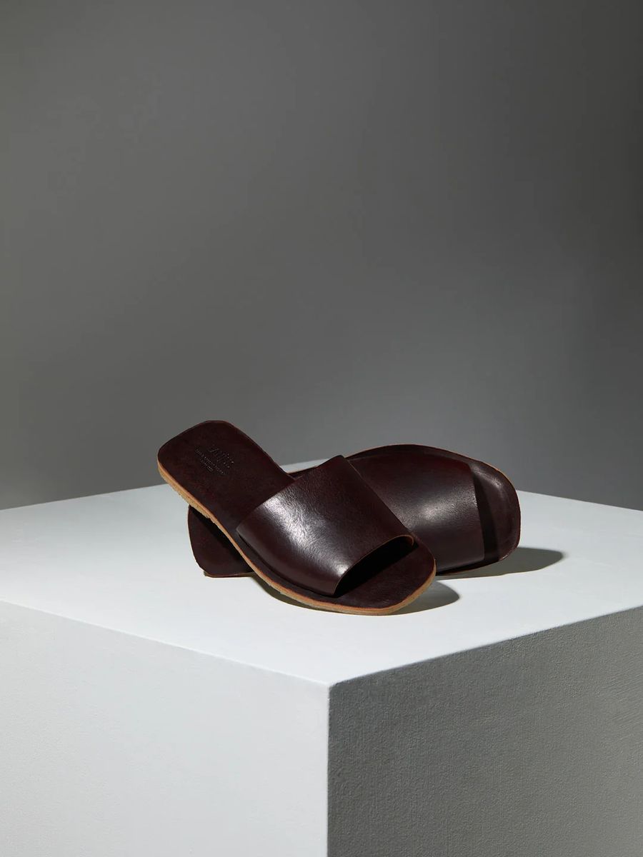Minimalistische Leder-Pantoletten