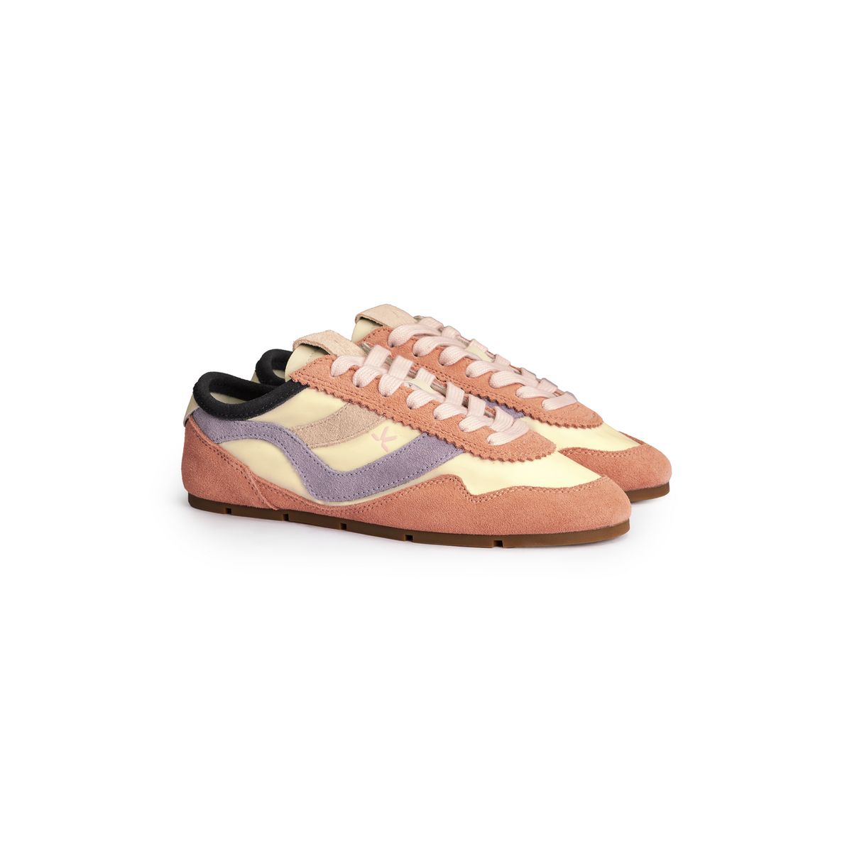 Retro-Sneaker im Material-Mix