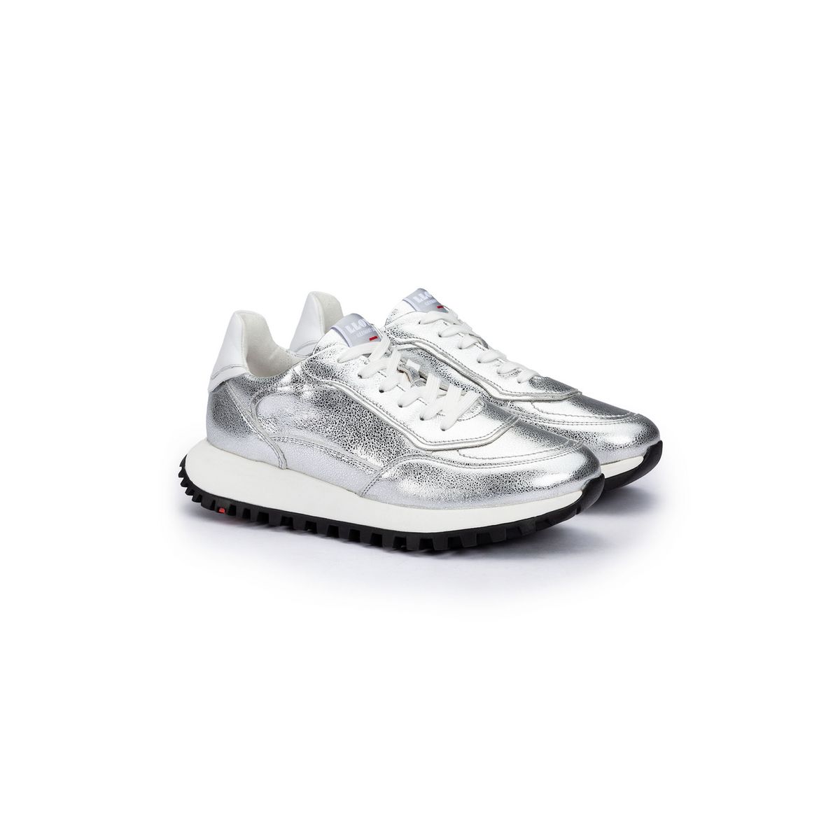 Sneaker aus genarbtem Metallic-Leder