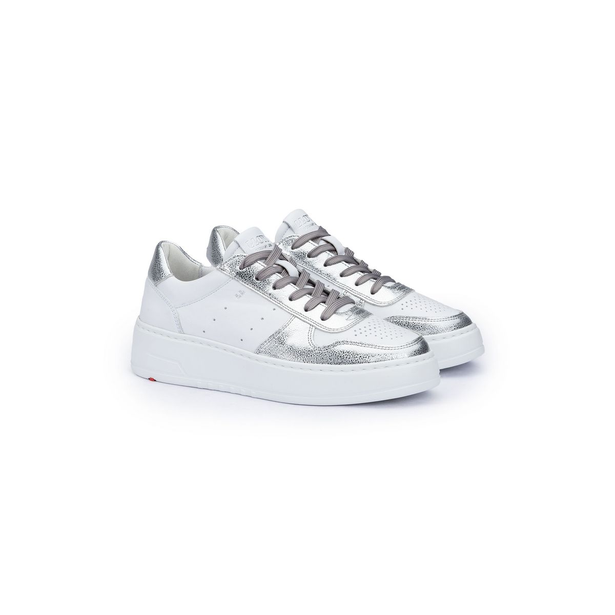 Low-Top Sneaker mit Metallic-Details