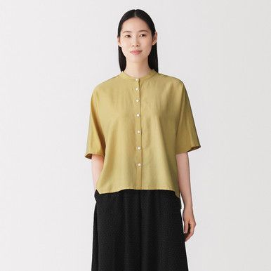 Minimalistische Bluse mit Stehkragen