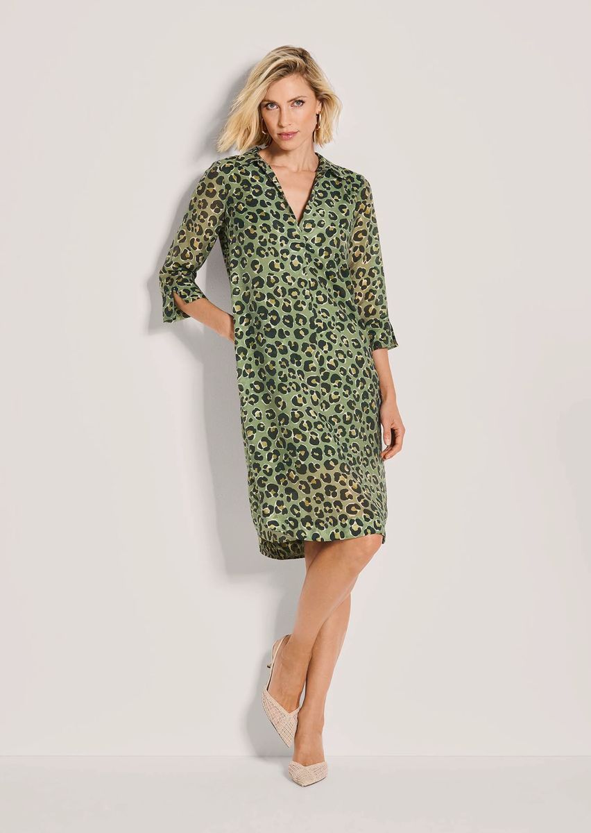 Hemdblusenkleid mit Leomuster und Taschen