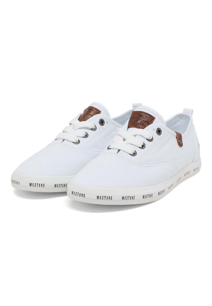 Sportliche Canvas-Sneaker zum Schnüren